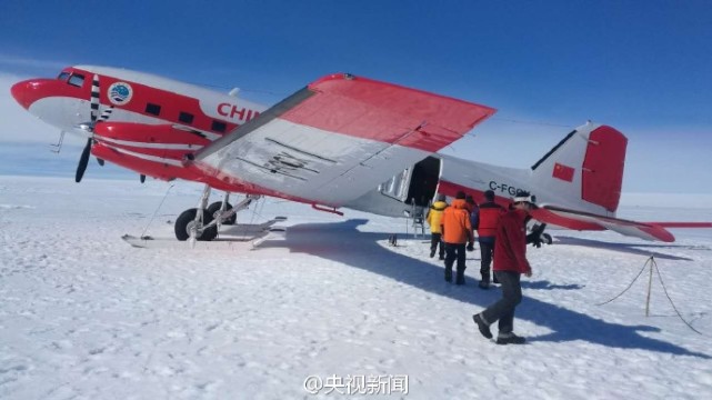 中国“雪鹰601”飞机首次降落南极冰盖之巅