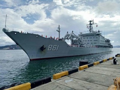中国潜艇首访马来 马来西亚海军在推特发布照片