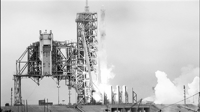 重启航天飞机时代发射台 “猎鹰9”为国际空间站送“快递”