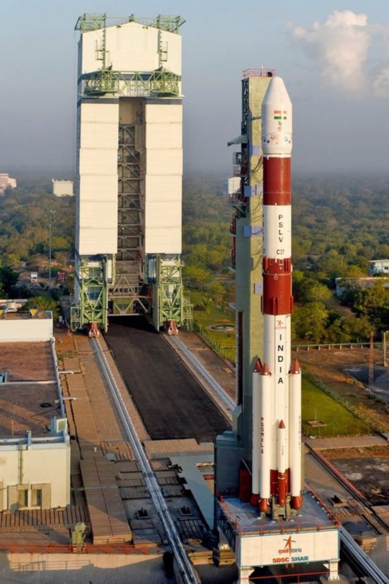 印度航天起步艰辛：曾用自行车运火箭牛车拉卫星
