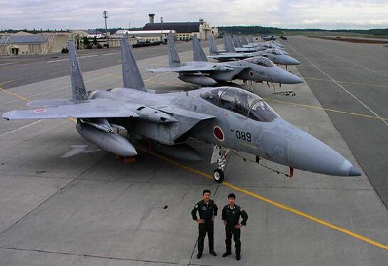 日将派4架F15应对中国战机 弄不好就擦枪走火？