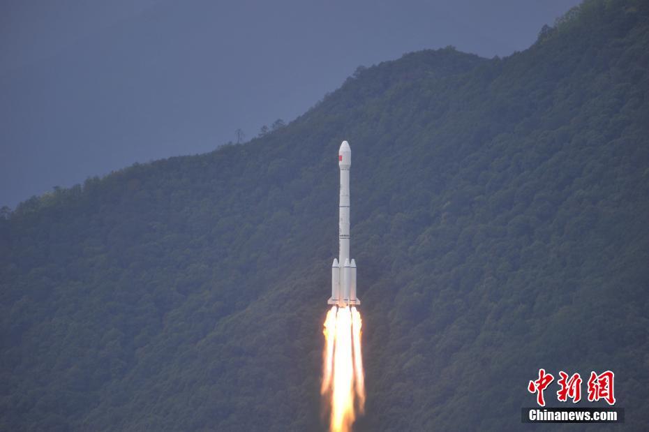 中国首颗高通量通信卫星实践十三号发射成功