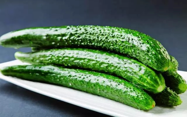 黄瓜笔直说明喷了药？黄瓜：总黑我，你的良心不会痛么？