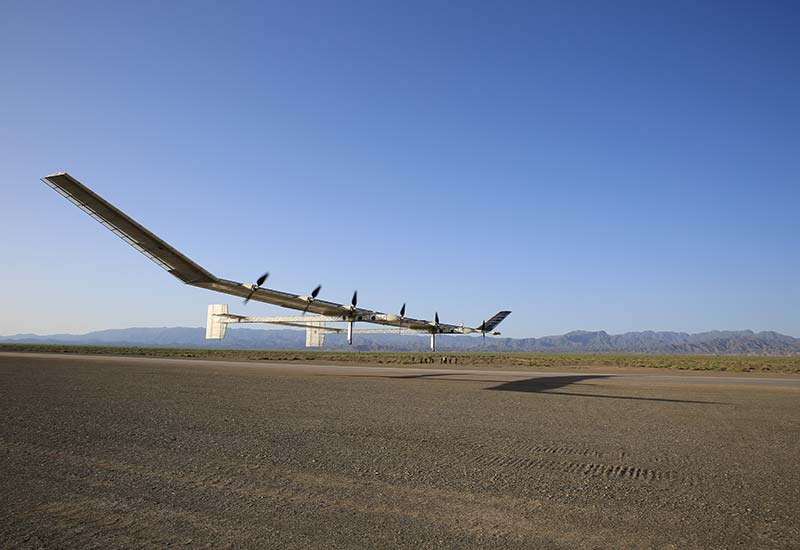 “攀上”两万米天空 我国首个临近空间太阳能无人机试飞成功
