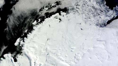 神秘巨洞曾离奇关闭42年后再次出现在南极洲