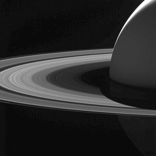土星大气发现神秘粒子