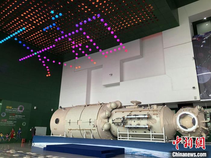 中国空间站天和核心舱1：1结构验证件亮相中国科技馆