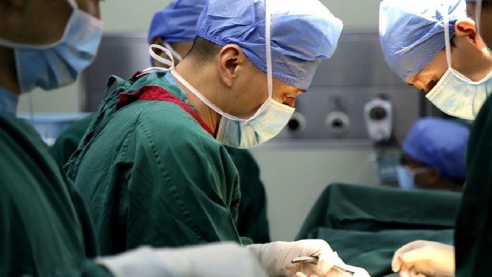 骨科医生刘明：每一次手术都是生命的置换