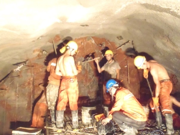 岩爆、防寒、抗震防护体系：复杂艰险隧道建设的“安全卫士”