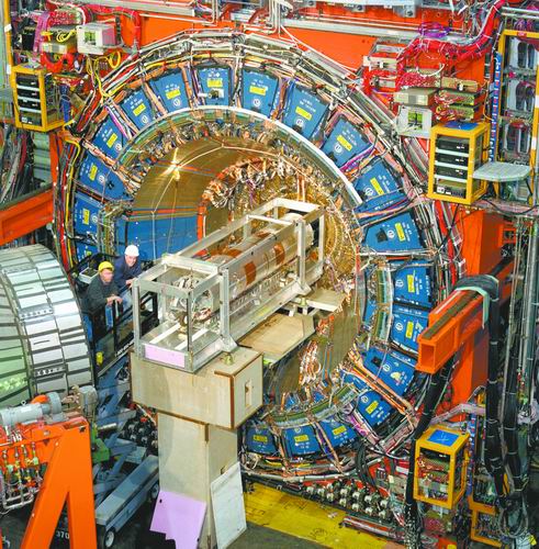 W玻色子质量：新物理隐藏在精确测量中