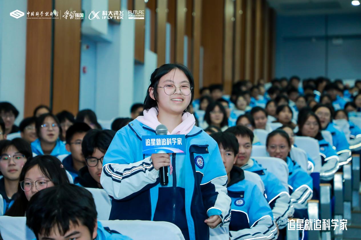 青年科学家和学子一起揭秘跨物种基因工程