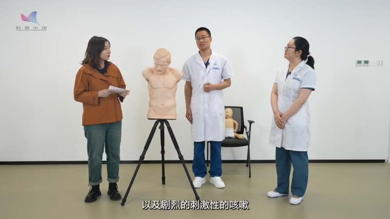 科普慕课｜孩子卡喉别用手抠！医生实操讲解海姆立克法