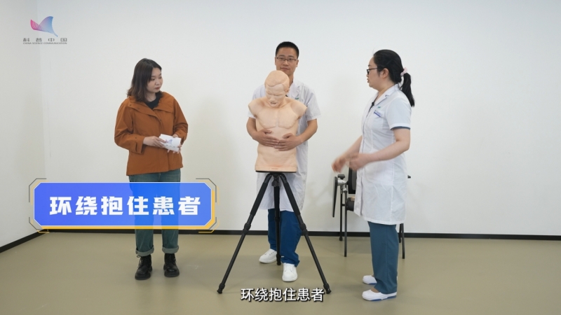 科普慕课｜孩子卡喉别用手抠！医生实操讲解海姆立克法