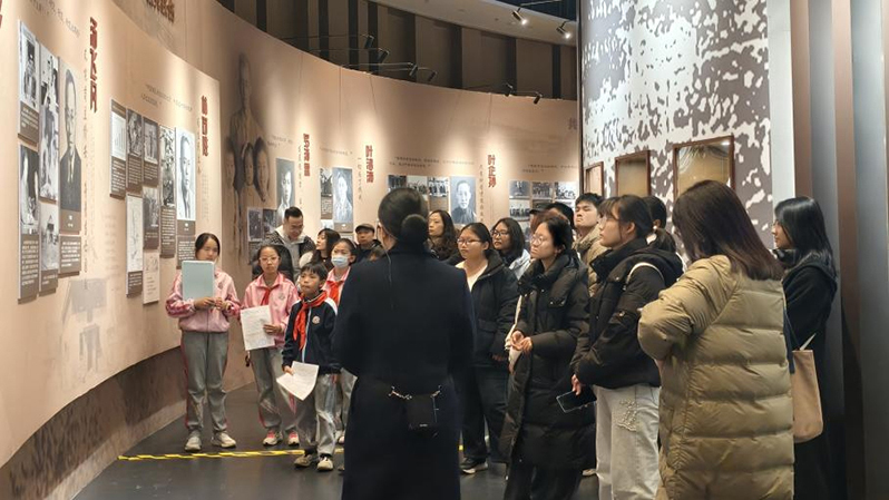 史料为基 思“辩”为媒 专家学者与青年学子共探科技创新之道