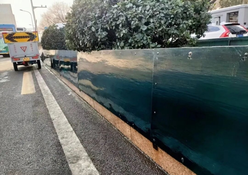 积雪融化以后，马路为什么变白了？