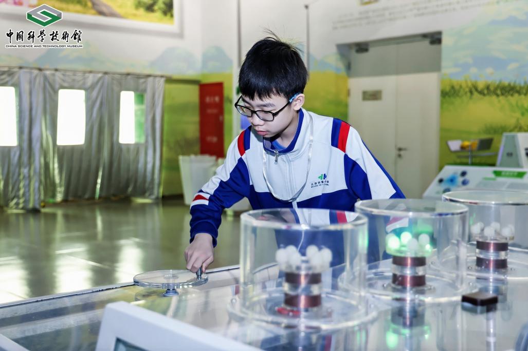 “最重要的就是有好奇心”——诺奖科学家丁肇中寄语青少年