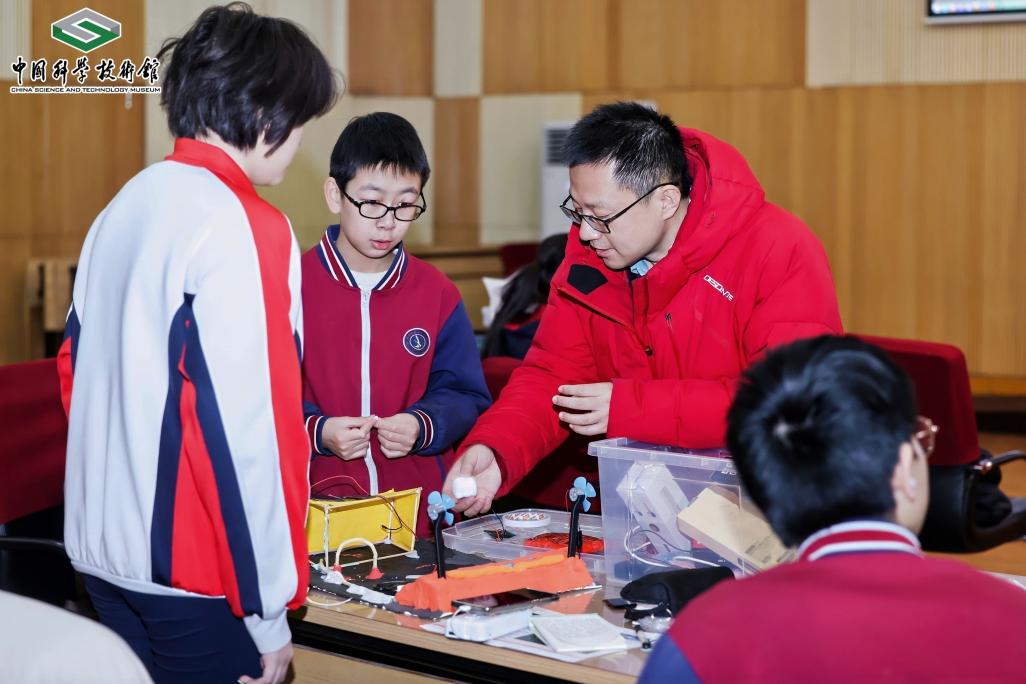 “最重要的就是有好奇心”——诺奖科学家丁肇中寄语青少年