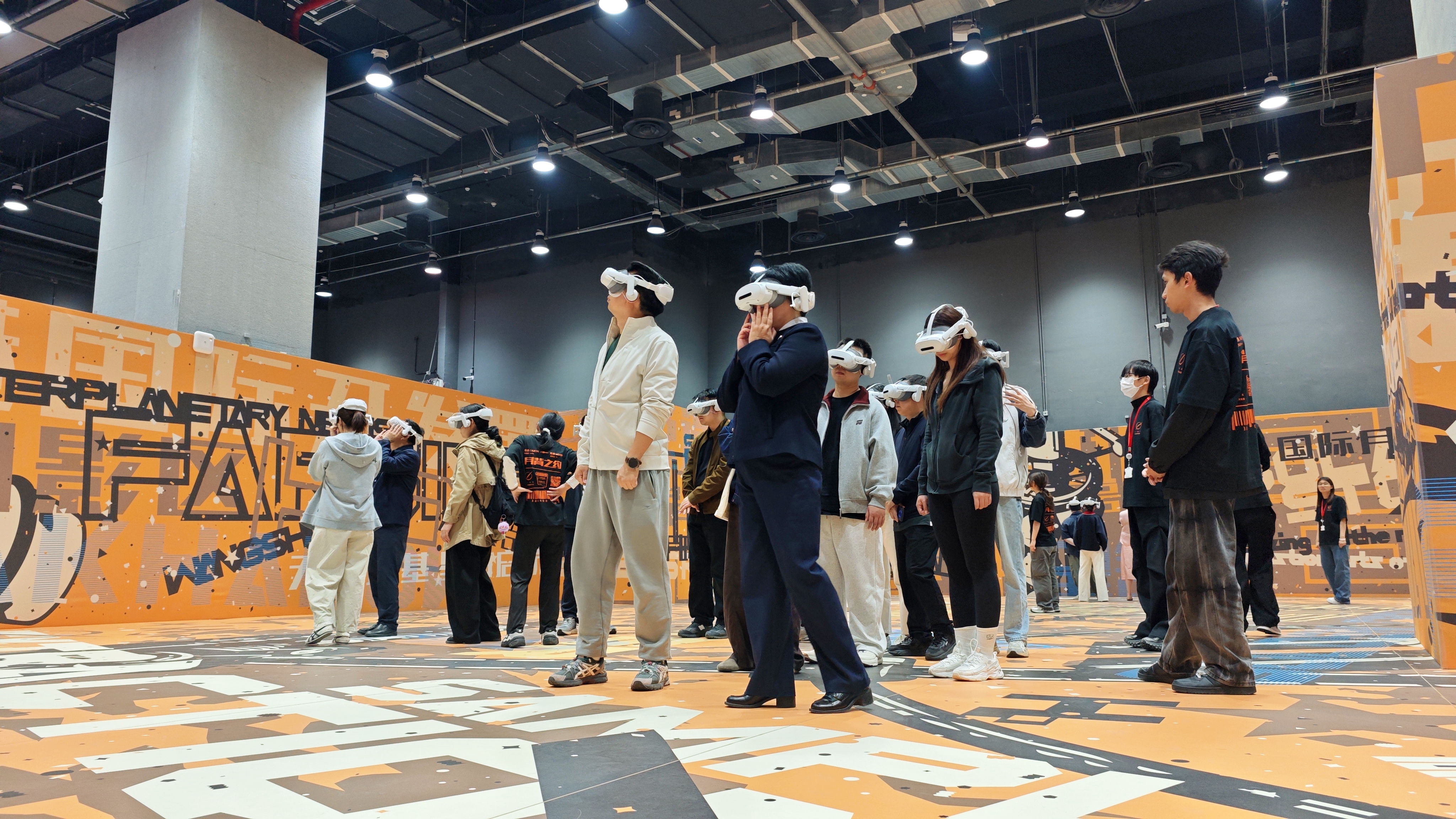 国内首个月背主题沉浸式科普展启幕