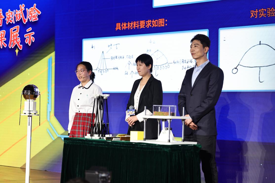 中国科技馆举办中国航天日主题教育活动