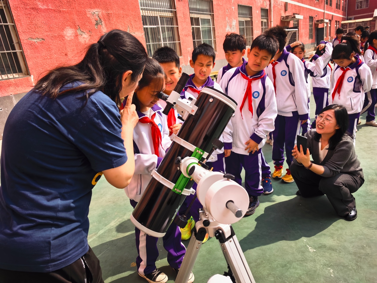 沉浸式航天科普进校园 萤火微光点亮星空梦想