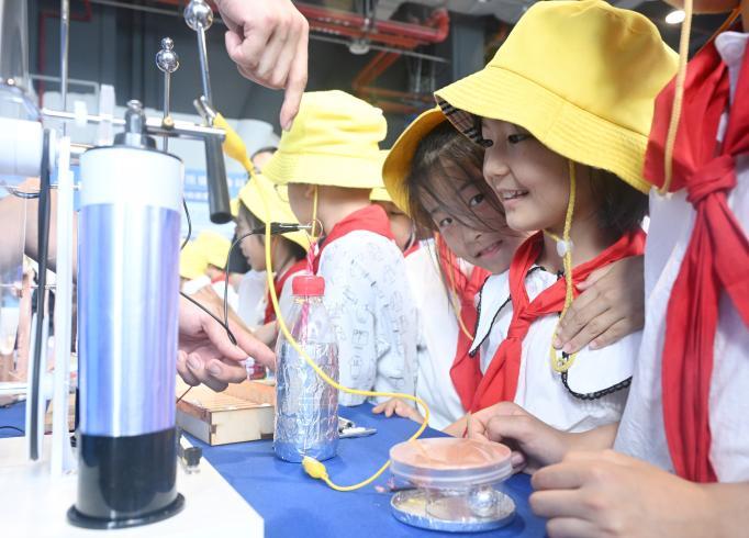 “科技馆体系协同开展区域性科学教育中心建设项目”总结交流活动在郑州举办