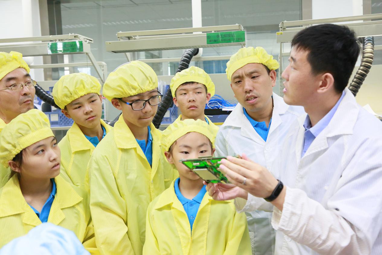 航空工业上电以科普为炬，为革命老区孩子照亮逐梦航程