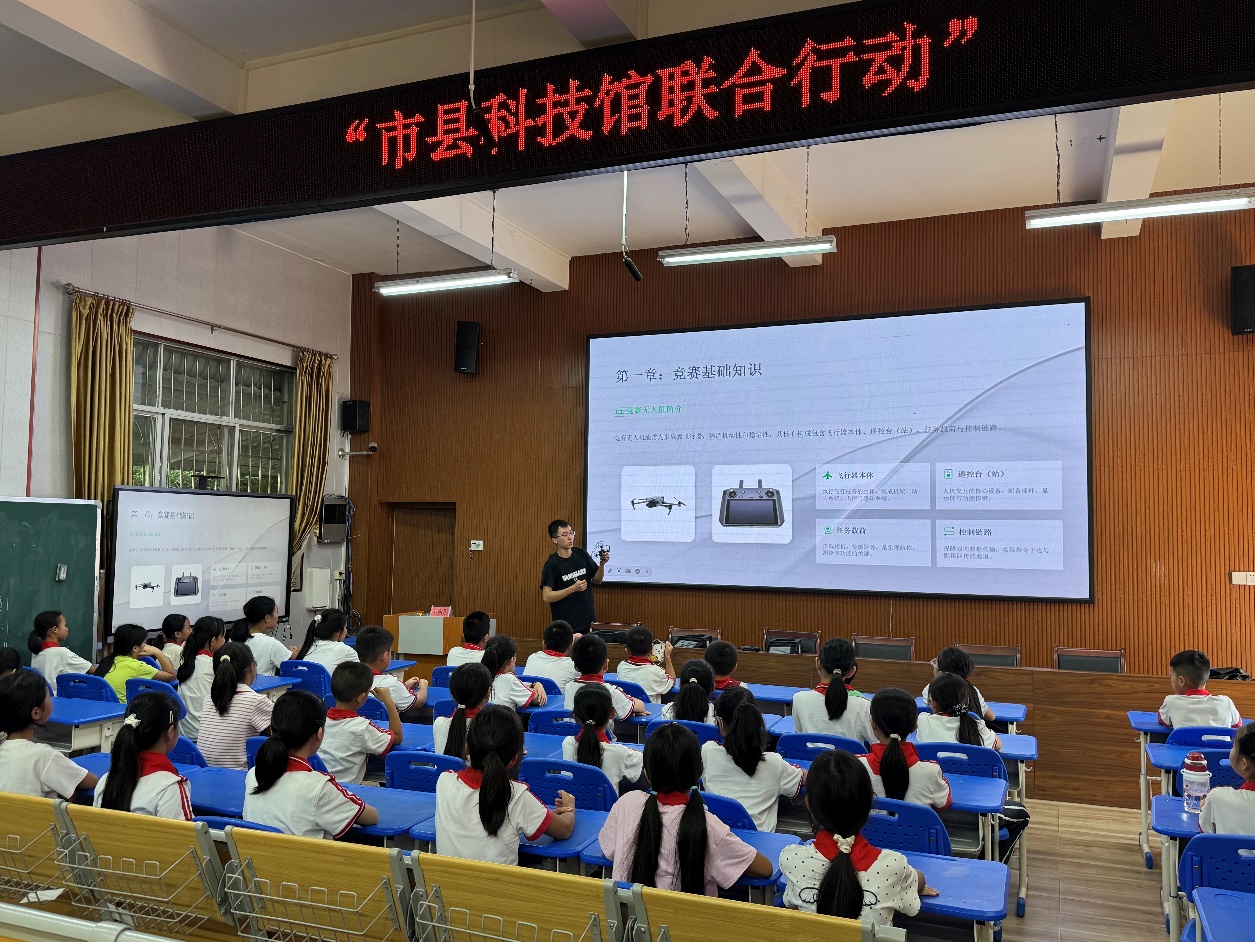 市县科技馆联动，点亮校园侗乡科学之光