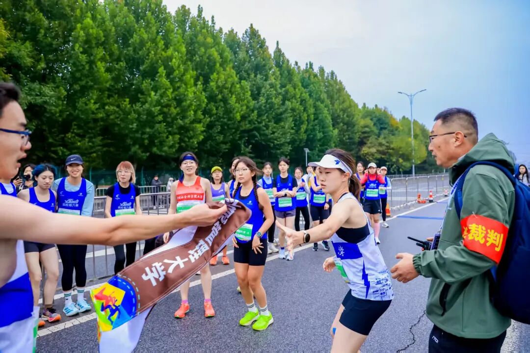7000名跑者齐聚房山 良乡大学城半马完赛