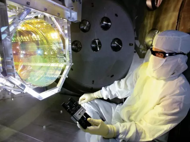 2微米厚的镜面涂层，让LIGO发现了引力波