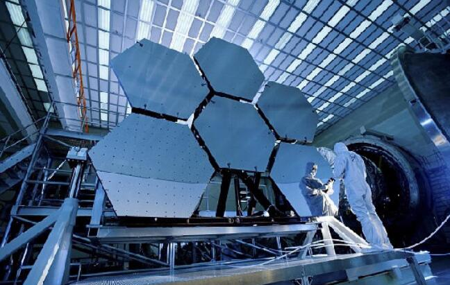 哈勃望远镜继续“值班” 宇宙最强何时“到岗”?
