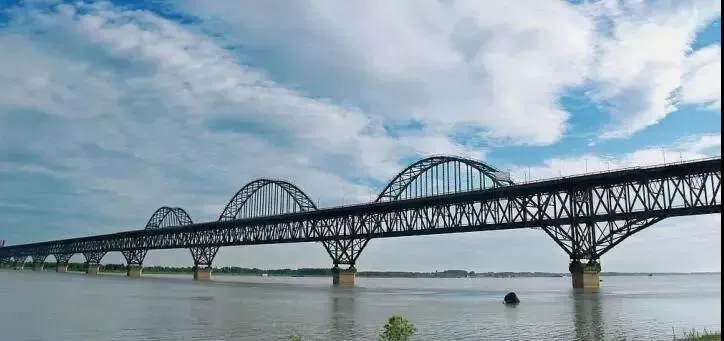 为了创造不可想像的奇迹,他的一生都在“路上” 为了创造不可想像的奇迹,他的一生都在“路上”