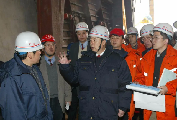 为了创造不可想像的奇迹,他的一生都在“路上” 为了创造不可想像的奇迹,他的一生都在“路上”