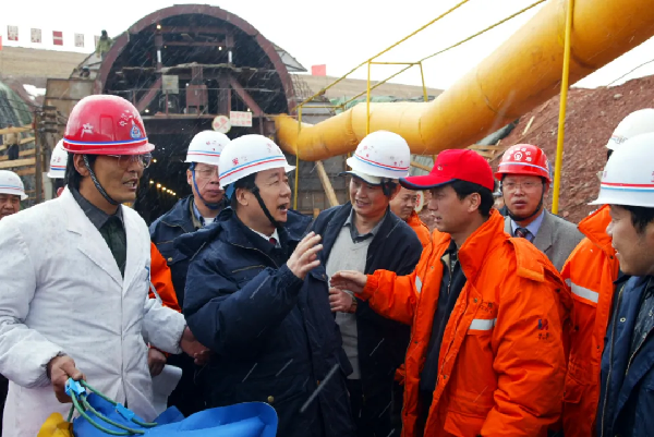 为了创造不可想像的奇迹,他的一生都在“路上” 为了创造不可想像的奇迹,他的一生都在“路上”