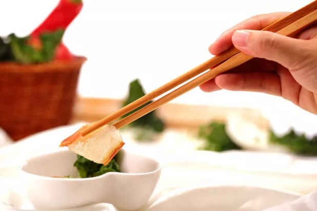 筷子用久了会致癌？多久更换一次合适？