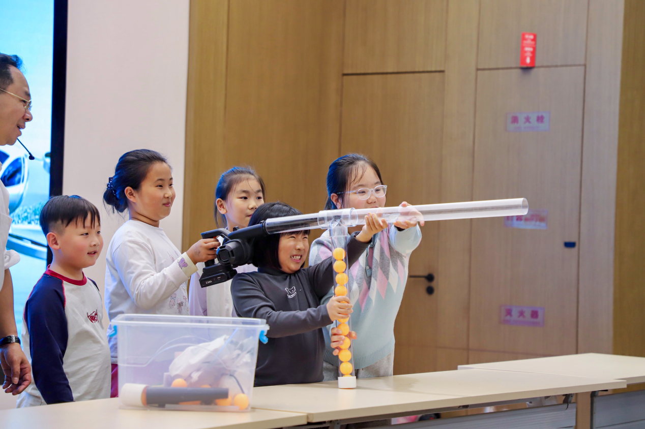 探索科普教育新范式：2025“零碳科普校园行”教师研修活动收官