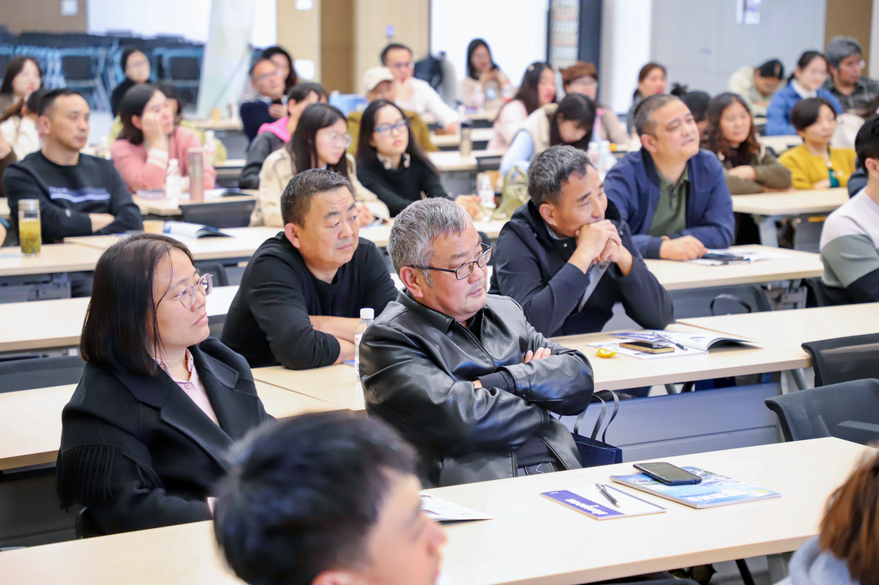 探索科普教育新范式：2025“零碳科普校园行”教师研修活动收官